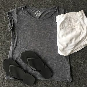 Gray cropped tee shirt